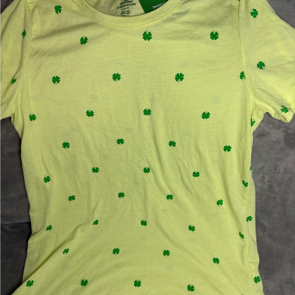 Like Green Clover shamrock women’s st Patrick’s day T-Shirt